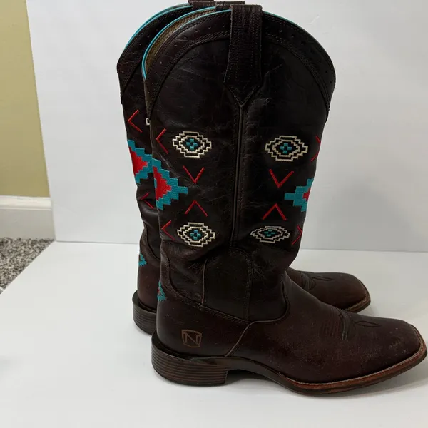 Noble Outfitters Stylish Brown Leather Ankle Boots with Embroidered Accents - Image 5