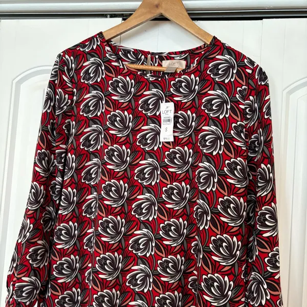 Loft Outlet Red Floral‎ Dress Size Small - Image 3