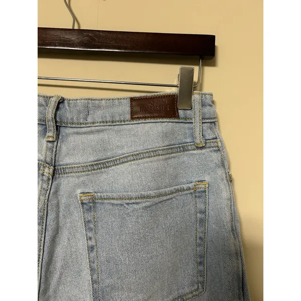 Hollister high rise dad jeans women’s Size 11R (30w) Light Wash Denim Y2K Style - Image 5