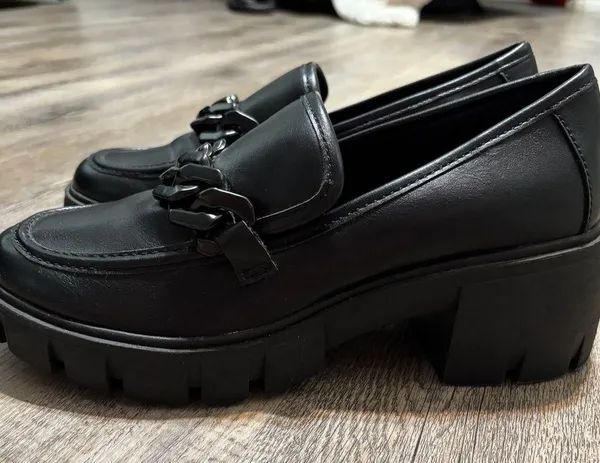 Madden Girl lug sole goth chain loafers Black - Image 3