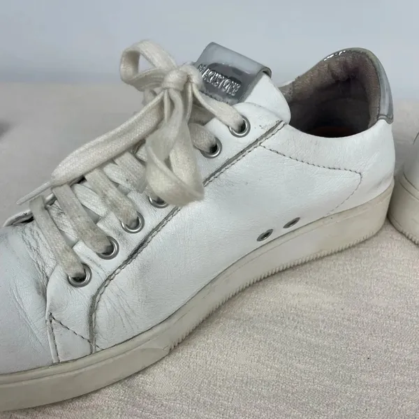 Blackstone White RL90 Low Top‎ Sneaker with Silver Accents - Image 6