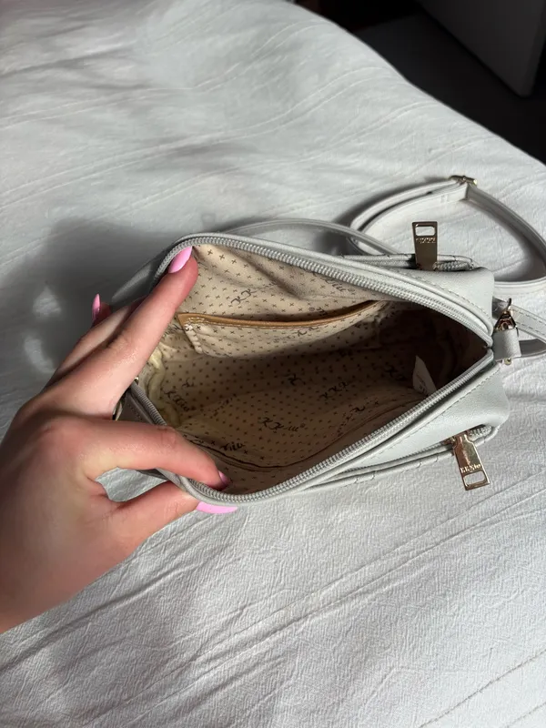 Amazon Elegant White Quilted Cross Body Bag - Image 3