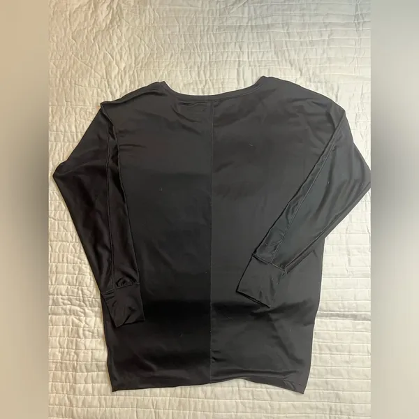 Long sleeve old navy black active top - Image 3