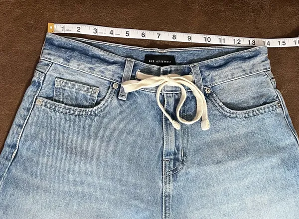NWT Free Assembly Women's Denim Shorts Twill Tie 6" Inseam Light Wash Size 2 - Image 4