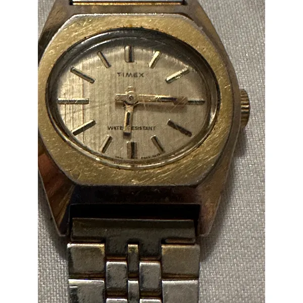 Vintage Timex Women's Watch Gold Tone Water Resistant Analog‎ Wristwatch - Image 2
