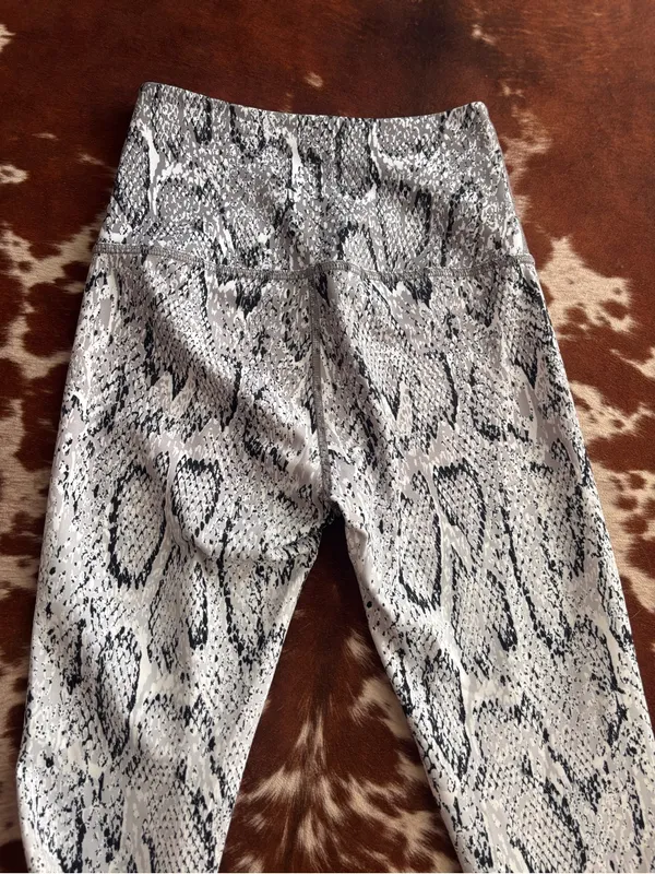 Beyond yoga snakeskin print leggings - Image 4