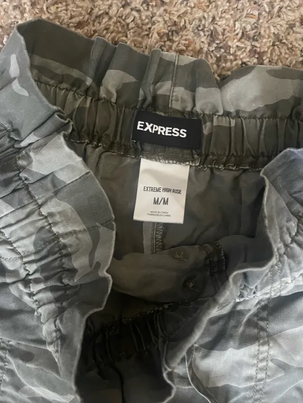 Express Camo Elastic-Waist Button-Front Shorts - Image 2
