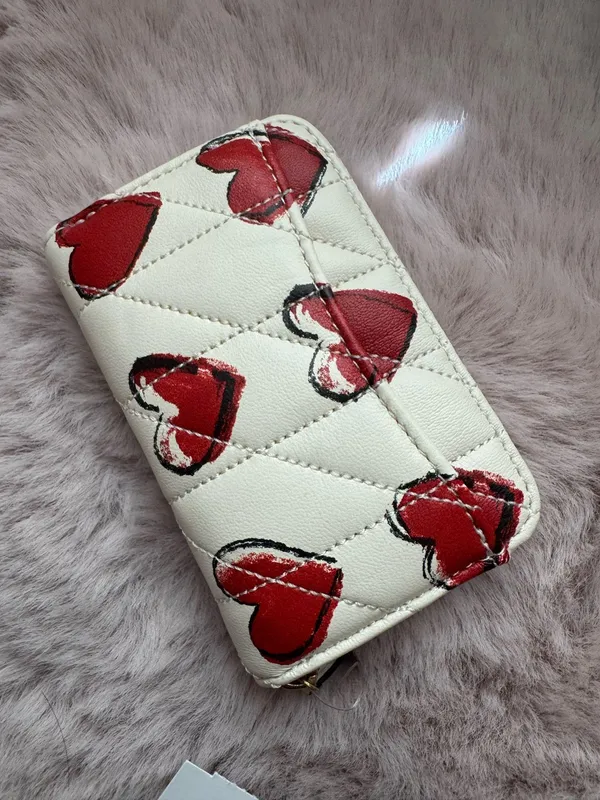 Nwt Coach Chalk/Multi Quilted Heart Print Leather Zip Around Card Case Cbr71 - Image 2