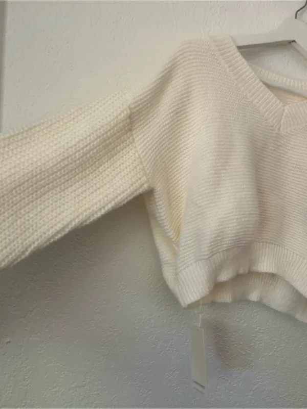 Commense Women’s Cream V-Neck Cropped Knit Sweater S NWT - Image 4