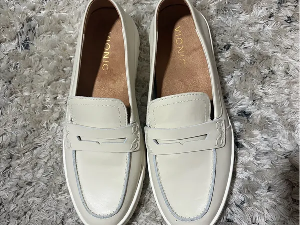 vionic Cream Leather Platform Penny Loafers for women size 7.5 - Image 7