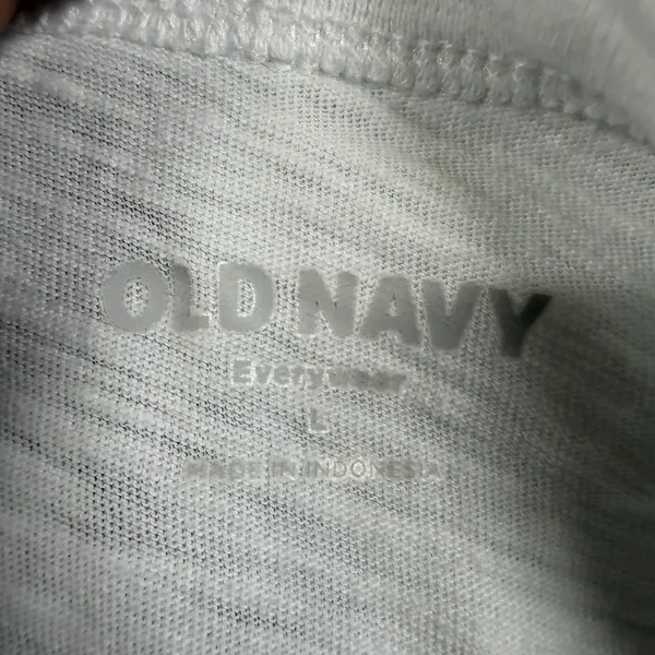 Old Navy L Everywear Tee 100% Cotton Off-White Lemon Print Short Sleeve Fruit - Image 3