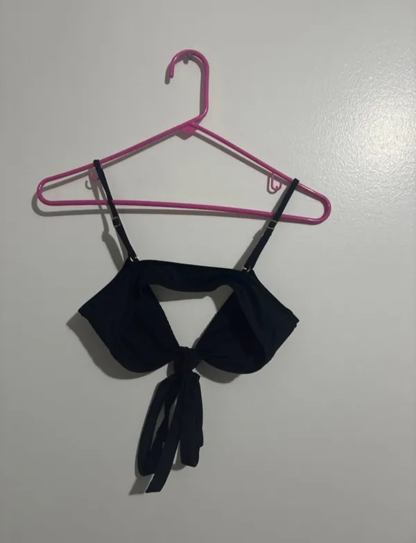 Hollister Tie Front Bikini Top - Image 2