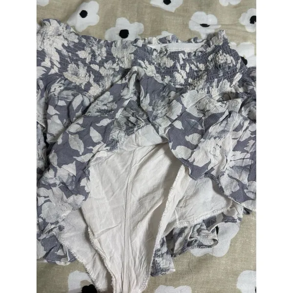Mustard seed grey floral mini skirt - Image 3