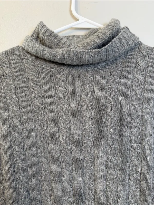 Women’s Gray Cable-Knit Turtleneck Sweater wool cashmere blend size medium - Image 2