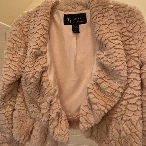 Faux Fur cropped coat - Image 5