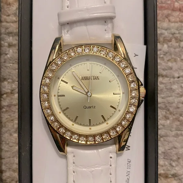 Manhattan NIB Stainless Steel White and Gold Watch - Image 4