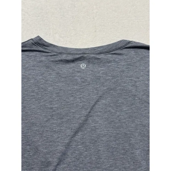 Lululemon Women's Intended Crop Tee Heathered Gray Twist Front Size 8 - Image 5