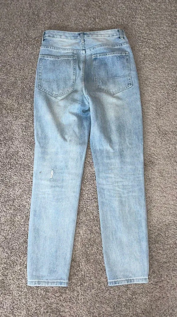 SheIn Light Wash Ripped Mom Jeans - Image 2