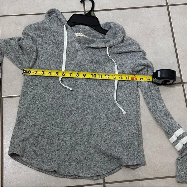 Hollister Women Gray Hoodie Sweatshirt Long‎ Sleeve Size Small - Image 6