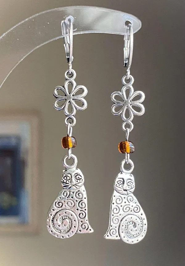 Handmade antique silver tone cute boho cat flower earrings🌸 - Image 2