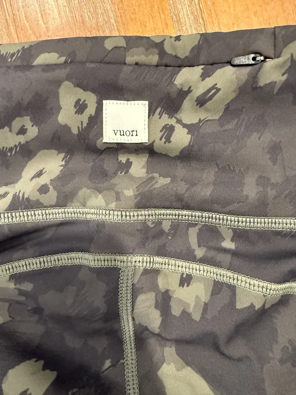 Vuori Stride Pocket Leggings Size Women's M Green Camo High Waist VW429 7/ - Image 2