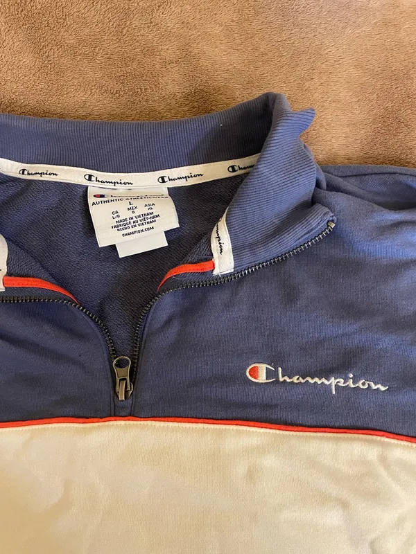 Champion Crewneck - Image 3