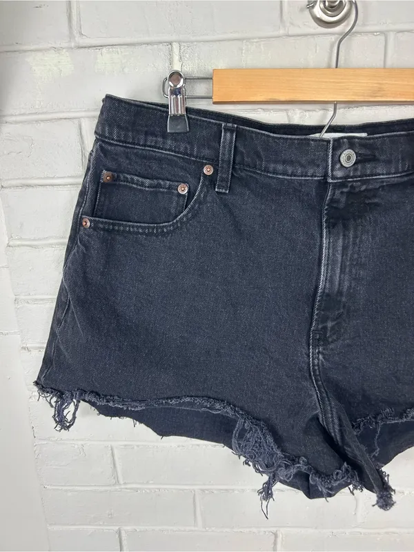 Abercrombie & Fitch The Mom Short High Rise Black Denim Cutoffs Plus Size 33/16 - Image 4