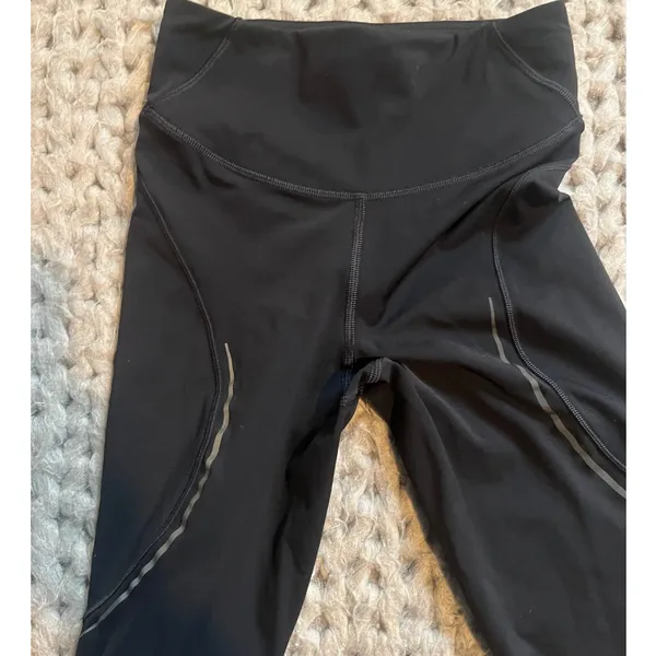 Lululemon base pace high-rise reflective crop 23 black size 2 - Image 3