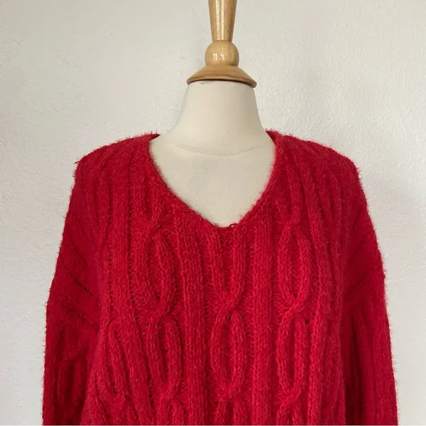 Solid Red Cable Knit V-Neck Cropped Sweater - Image 2