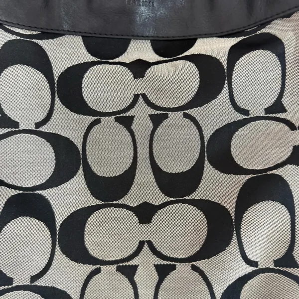 Coach Black and Cream Signature Shoulder Bag - Image 6
