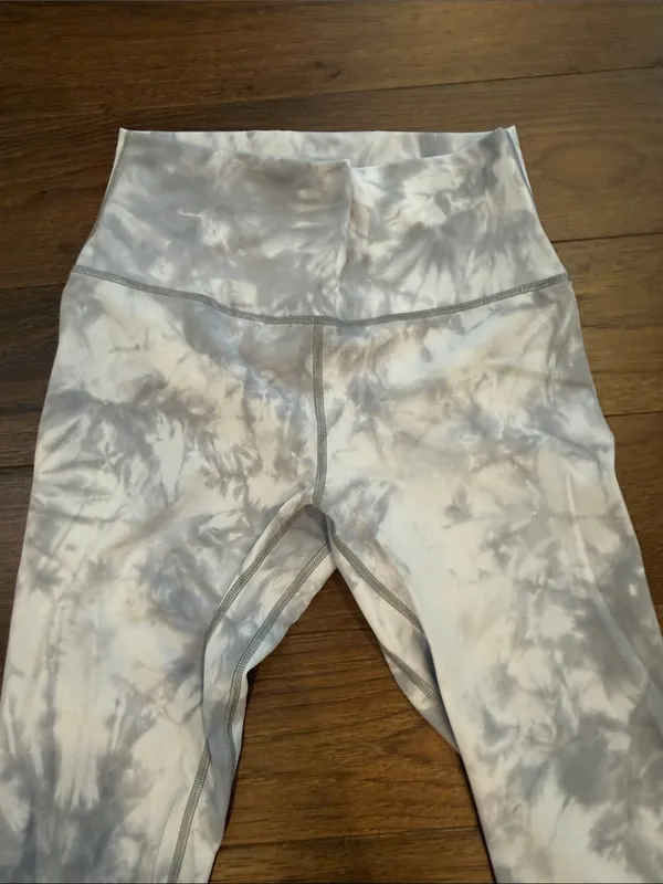 Heynuts High-Waist Tie-Dye Leggings - Medium in Light Gray - C47-004 - Image 3