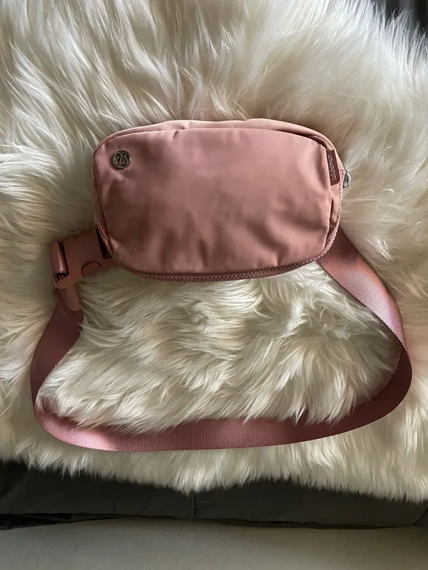 Lululemon Everywhere Belt Bag Dusty Rose - Image 2
