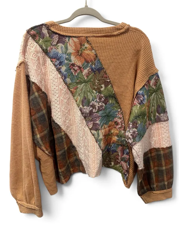 POL Patchwork V-Neck Pullover in Camel & Floral - Image 4