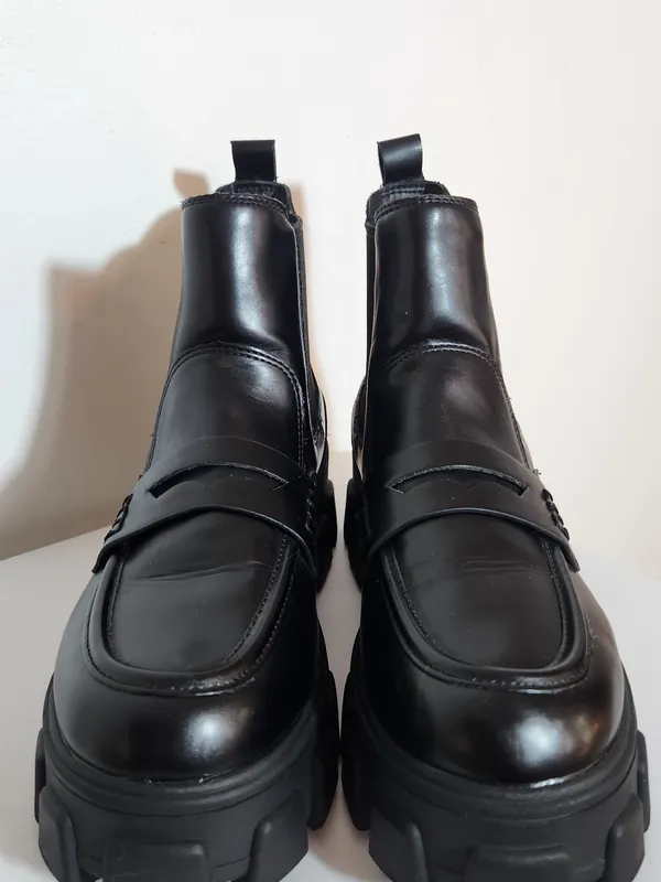 Circus by Sam Edelman Black Chelsea Loafer Platform Lug Sole Boots Size 9 - Image 3