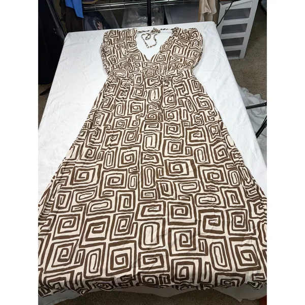 NWT petal & pup brown cream geometric maxi dress. V neck, tie back neck. Size L - Image 4