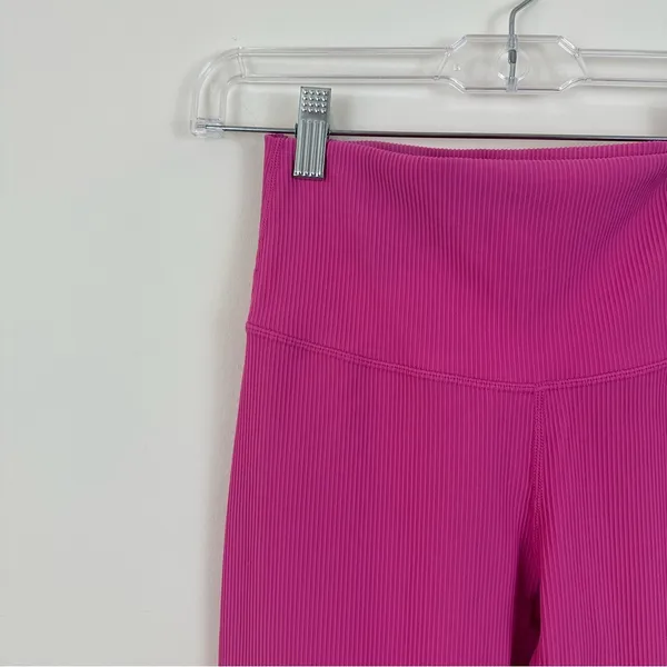 Zyia Active | Pink Ribbed Muted Magenta Hi-Rise Crop Leggings Size Medium (6-8) - Image 3