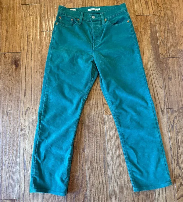 Levi’s wedgie straight green corduroy crop pant size 28 - Image 2