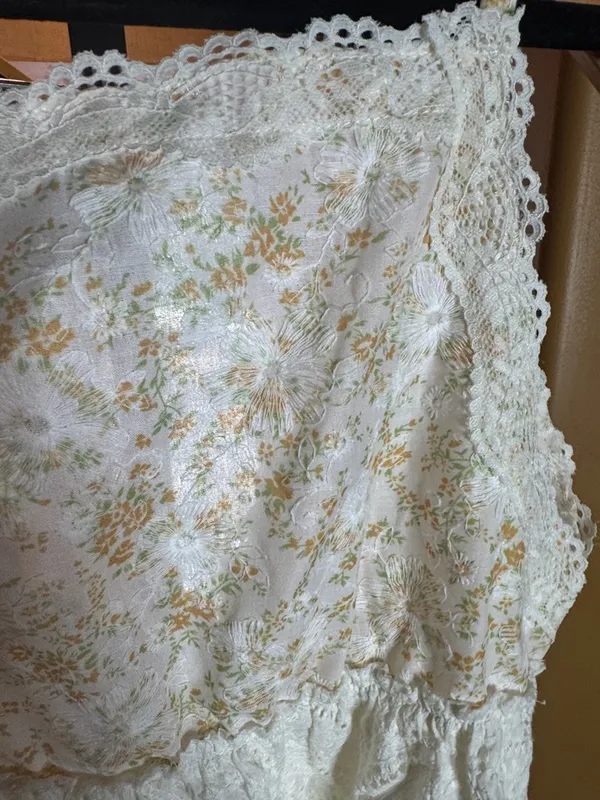 NWOT POL Ivory Ditsy Floral Eyelet Lace Cami Top Boho Cottagecore Peplum Small - Image 8