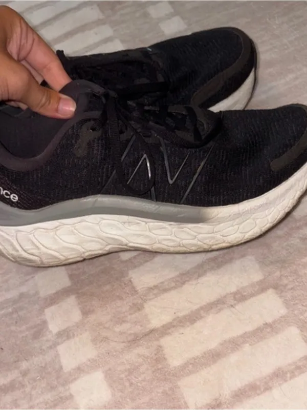New Balance Black Athletic Running Shoes with White Midsole - Image 4