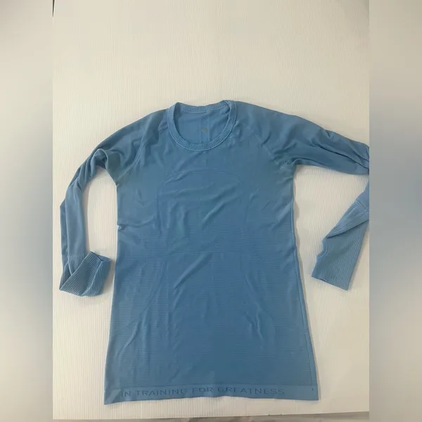 Women’s Lululemon light blue long Sleve - Image 6