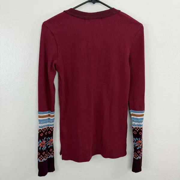 We The Free Top Womens Medium Burgundy Thermal V-Neck Floral Sleeve Long Sleeve - Image 5