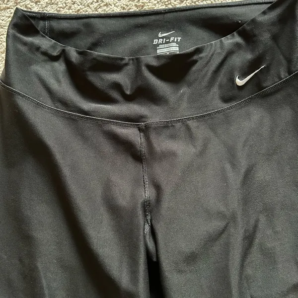 Nike Women's Black Dri-FIT leggings size medium - Image 2