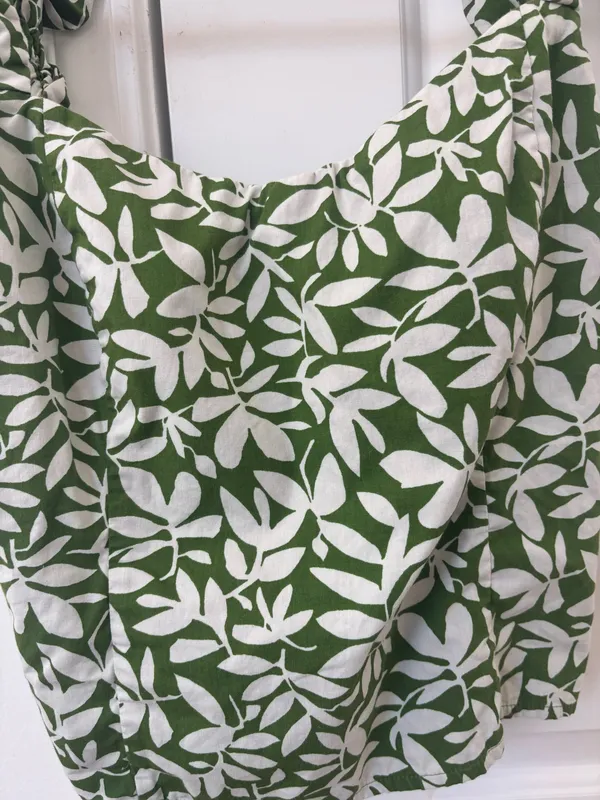 Abercrombie & Fitch Green Leaf Poplin top - Image 2