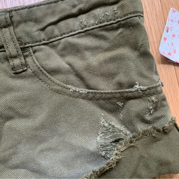 NWT Free People Army Green Denim Jean Distressed Hot Pants/ Shorts Size 26 - Image 9