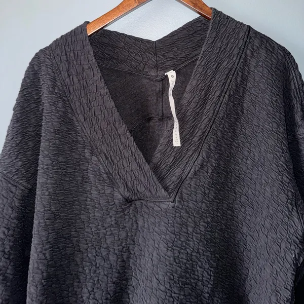 lululemon athletica Black Sweatshirt - Image 4