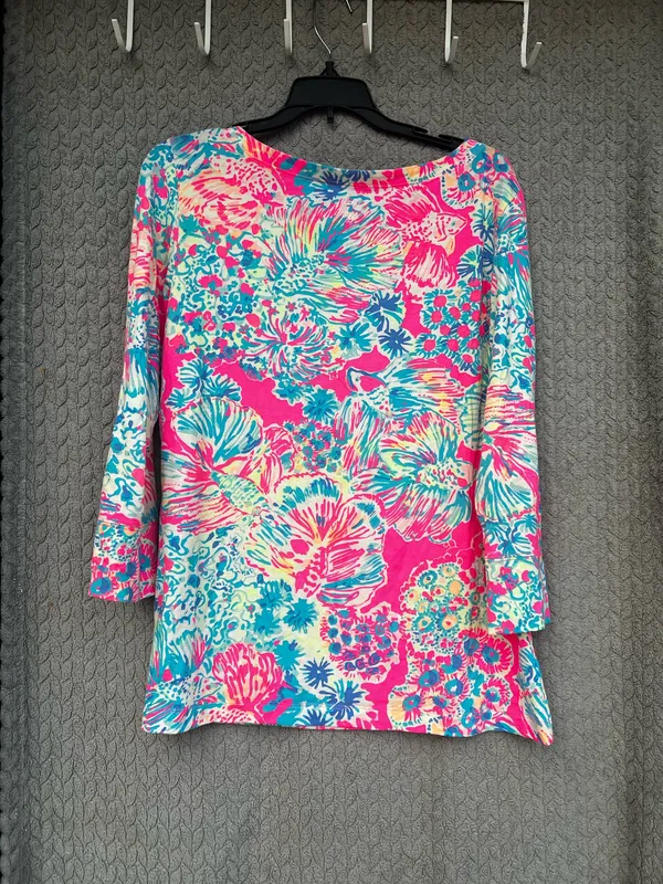 Lilly Pulitzer Alinda Top with a boat neck and 3/4 length sleeves size Medium - Image 2