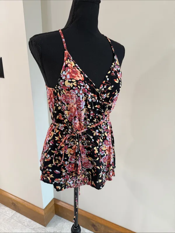 O’Neill women’s floral wrap top size XS - Image 3