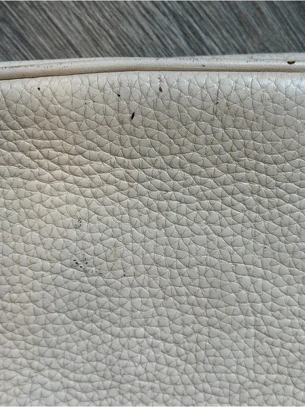 Coach Soft Pebbled Leather
Camera Bag CC386 Chalk Cream - Image 14
