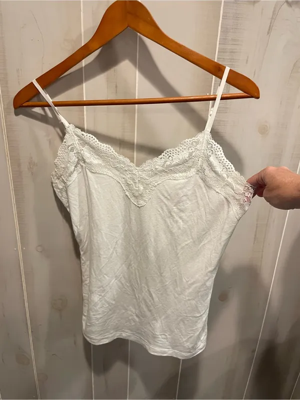 Cute soft Ann Taylor stretchy lace trim Y2K vanilla cami classic coquette - Image 5