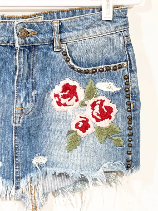 Free People Floral Embroidered Denim Mini Skirt Size 26 - Image 3